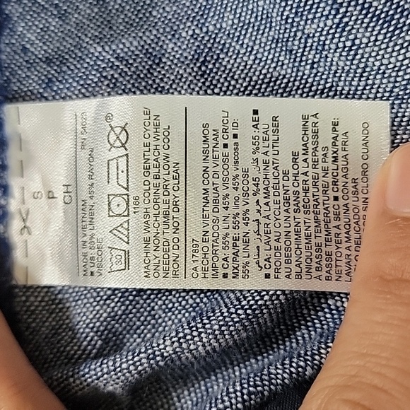 Women's Old Navy High Rise Cropped Chambray Blue Pants, Small, EUC - Picture 6 of 6